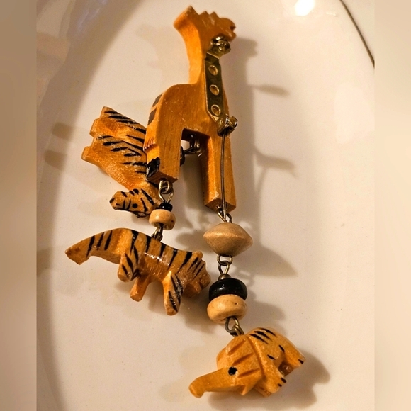 Vtg Handmade Carved Wood African Animal Brooch Pin P1P17 - Picture 6 of 9